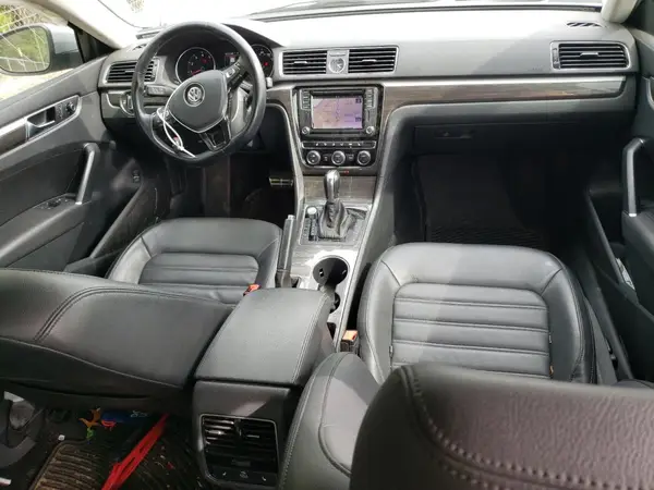 1VWCT7A36HC031914 2017 VOLKSWAGEN PASSAT - Image 8