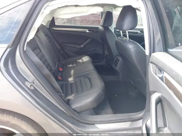 1VWCT7A36HC054867 2017 VOLKSWAGEN PASSAT - Image 8