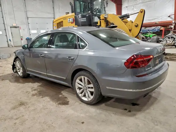 1VWCT7A37HC027757 2017 VOLKSWAGEN PASSAT - Image 2