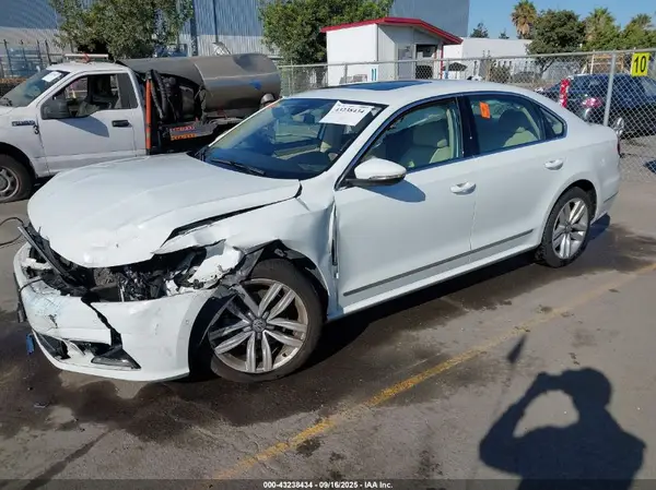 1VWCT7A37HC058636 2017 VOLKSWAGEN PASSAT - Image 2