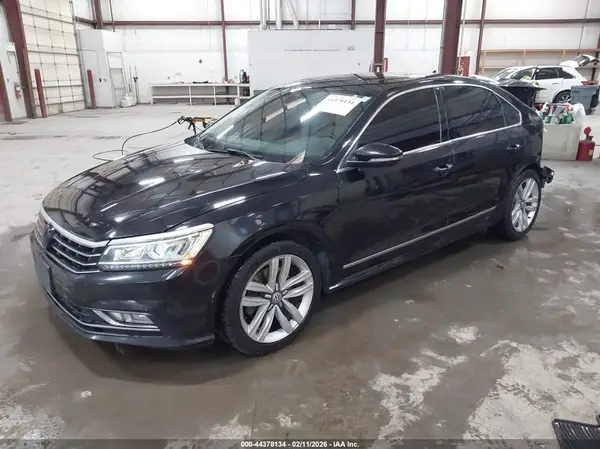 1VWCT7A37HC067756 2017 VOLKSWAGEN PASSAT - Image 2