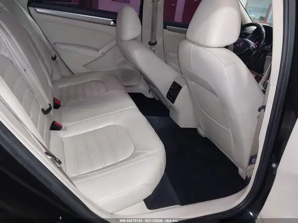 1VWCT7A37HC067756 2017 VOLKSWAGEN PASSAT - Image 8