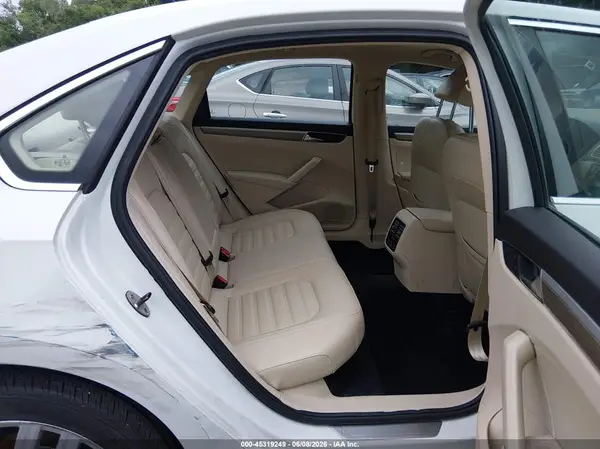 1VWCT7A37HC070592 2017 VOLKSWAGEN PASSAT - Image 8