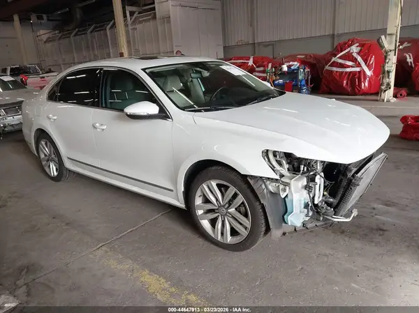 1VWCT7A37HC074707 2017 VOLKSWAGEN PASSAT - Image 1
