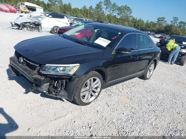 1VWCT7A37HC077865 2017 VOLKSWAGEN PASSAT - Image 2