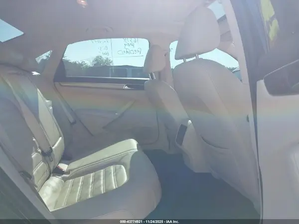 1VWCT7A37HC077865 2017 VOLKSWAGEN PASSAT - Image 8