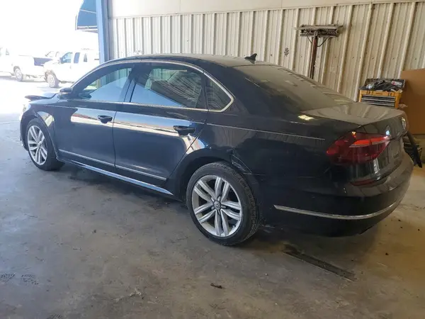 1VWCT7A38HC031042 2017 VOLKSWAGEN PASSAT - Image 2