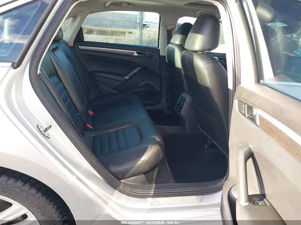 1VWCT7A38HC037469 2017 VOLKSWAGEN PASSAT - Image 8
