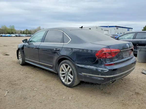 1VWCT7A38HC046673 2017 VOLKSWAGEN PASSAT - Image 2