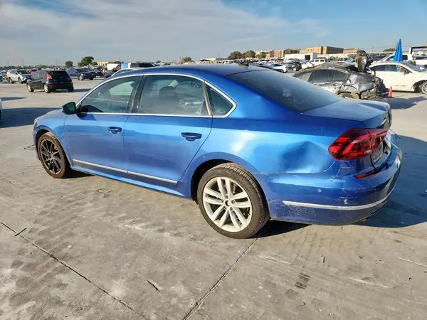 1VWCT7A38HC060413 2017 VOLKSWAGEN PASSAT - Image 2