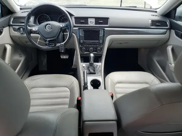 1VWCT7A38HC062758 2017 VOLKSWAGEN PASSAT - Image 8