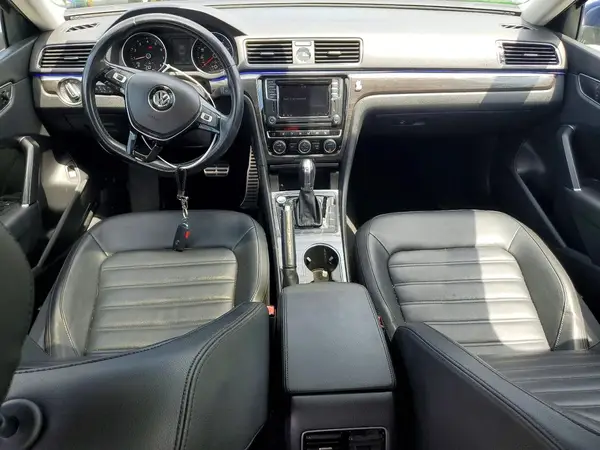 1VWCT7A38HC067118 2017 VOLKSWAGEN PASSAT - Image 8