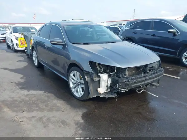 1VWCT7A38HC075011 2017 VOLKSWAGEN PASSAT - Image 1