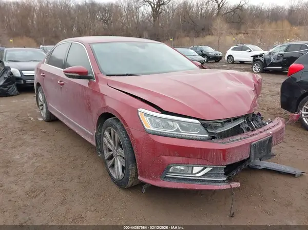 1VWCT7A38HC082217 2017 VOLKSWAGEN PASSAT - Image 1