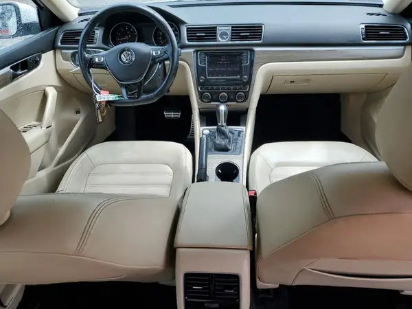 1VWCT7A39HC018994 2017 VOLKSWAGEN PASSAT - Image 8