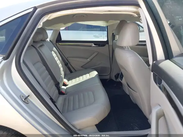 1VWCT7A39HC021460 2017 VOLKSWAGEN PASSAT - Image 8