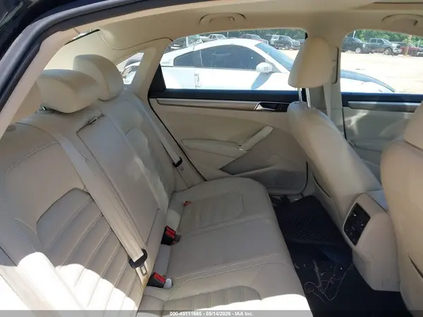 1VWCT7A39HC029624 2017 VOLKSWAGEN PASSAT - Image 8