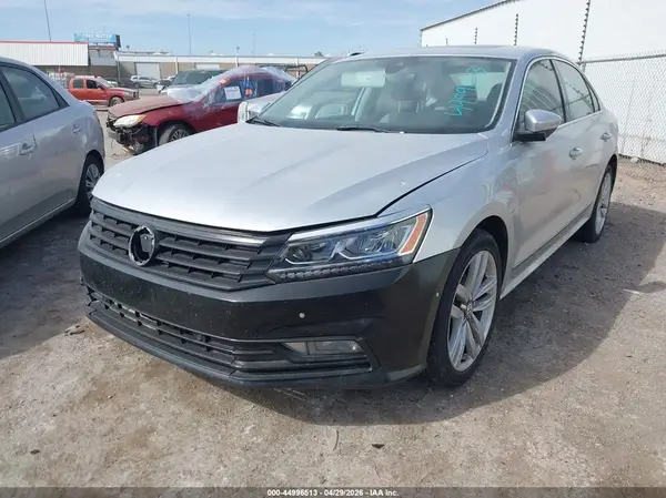 1VWCT7A39HC048271 2017 VOLKSWAGEN PASSAT - Image 2