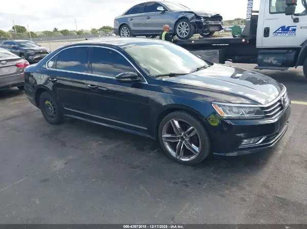 1VWCT7A39HC058329 2017 VOLKSWAGEN PASSAT - Image 1