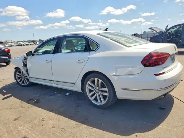 1VWCT7A39HC073364 2017 VOLKSWAGEN PASSAT - Image 2
