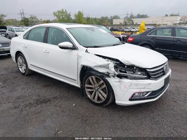 1VWCT7A39HC074398 2017 VOLKSWAGEN PASSAT - Image 1