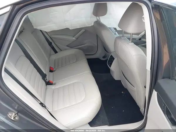 1VWCT7A39HC080637 2017 VOLKSWAGEN PASSAT - Image 8