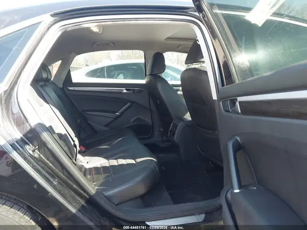 1VWCT7A3XGC040677 2016 VOLKSWAGEN PASSAT - Image 8