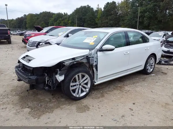 1VWCT7A3XHC014467 2017 VOLKSWAGEN PASSAT - Image 2