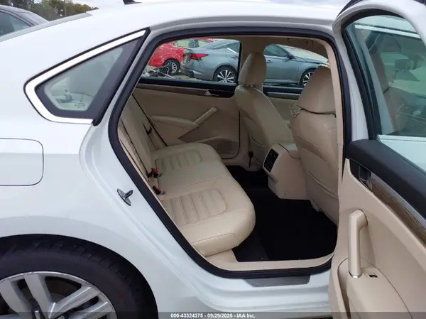 1VWCT7A3XHC014467 2017 VOLKSWAGEN PASSAT - Image 8