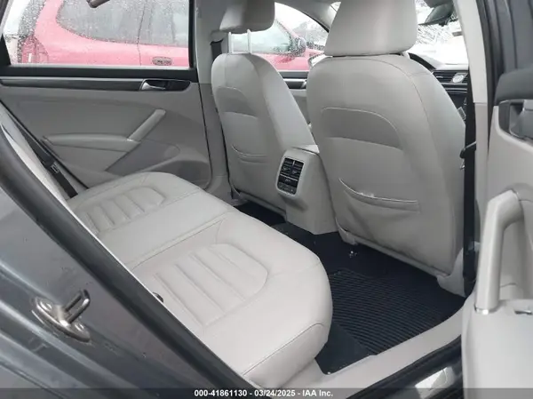 1VWCT7A3XHC074040 2017 VOLKSWAGEN PASSAT - Image 8