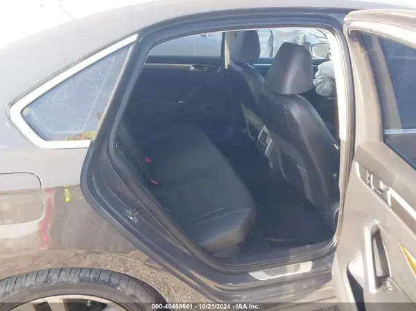 1VWDT7A30HC008570 2017 VOLKSWAGEN PASSAT - Image 8