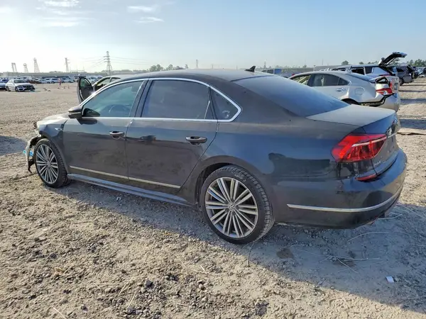 1VWDT7A30HC015874 2017 VOLKSWAGEN PASSAT - Image 2