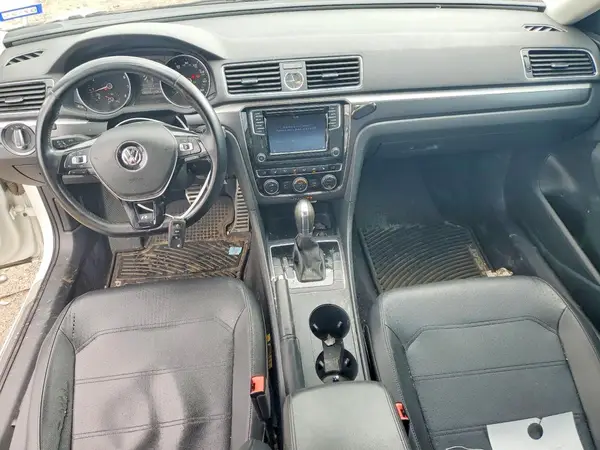 1VWDT7A30HC017866 2017 VOLKSWAGEN PASSAT - Image 8