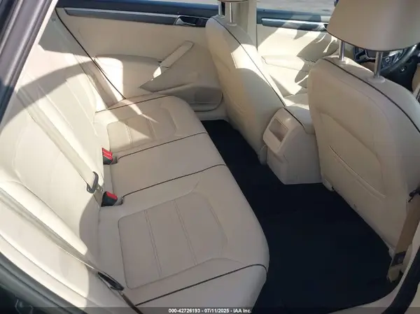 1VWDT7A30HC022064 2017 VOLKSWAGEN PASSAT - Image 8
