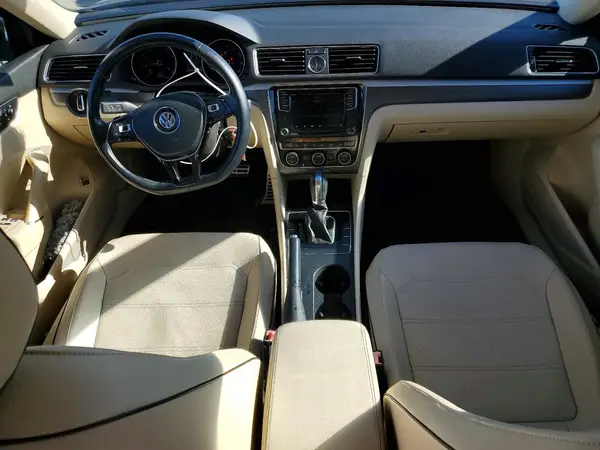 1VWDT7A30HC029757 2017 VOLKSWAGEN PASSAT - Image 8