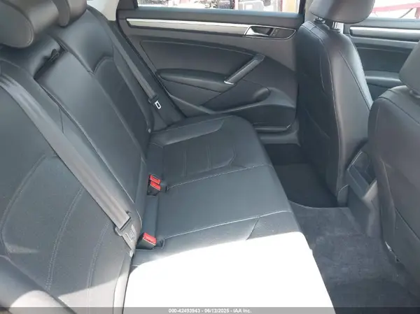 1VWDT7A30HC037681 2017 VOLKSWAGEN PASSAT - Image 8