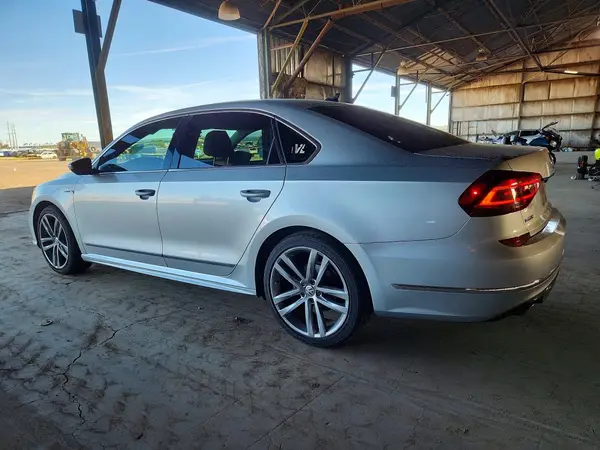 1VWDT7A30HC038667 2017 VOLKSWAGEN PASSAT - Image 2