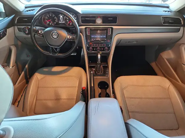 1VWDT7A30HC038667 2017 VOLKSWAGEN PASSAT - Image 8