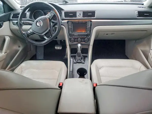 1VWDT7A30HC040984 2017 VOLKSWAGEN PASSAT - Image 8