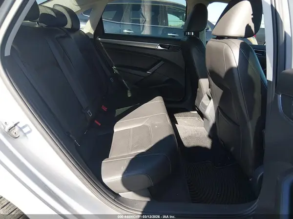 1VWDT7A30HC041701 2017 VOLKSWAGEN PASSAT - Image 8