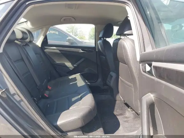 1VWDT7A30HC042217 2017 VOLKSWAGEN PASSAT - Image 8