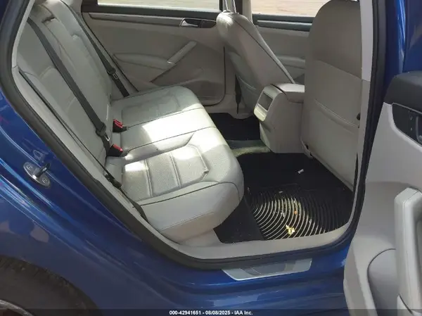 1VWDT7A30HC044629 2017 VOLKSWAGEN PASSAT - Image 8