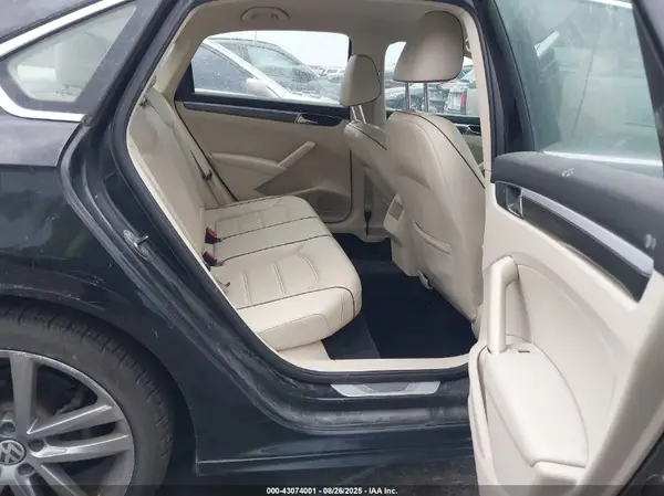 1VWDT7A30HC048177 2017 VOLKSWAGEN PASSAT - Image 8