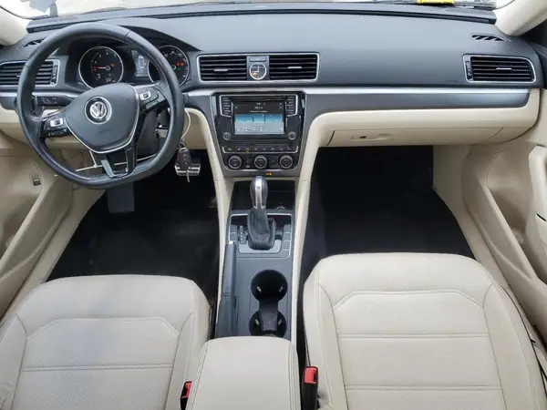 1VWDT7A30HC048700 2017 VOLKSWAGEN PASSAT - Image 8