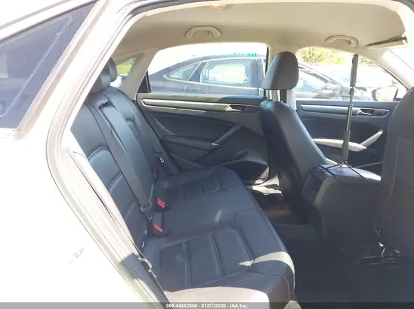 1VWDT7A30HC049054 2017 VOLKSWAGEN PASSAT - Image 8
