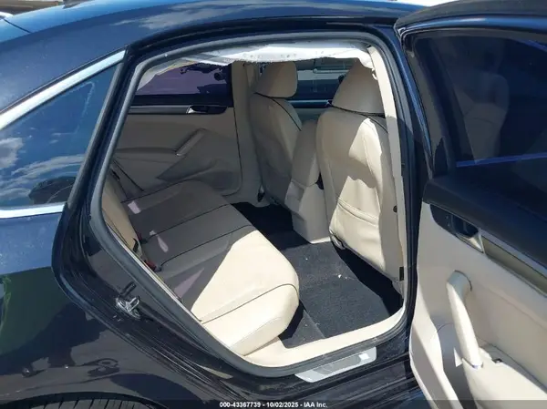 1VWDT7A30HC050737 2017 VOLKSWAGEN PASSAT - Image 8