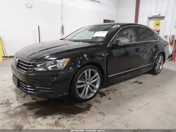 1VWDT7A30HC051757 2017 VOLKSWAGEN PASSAT - Image 2