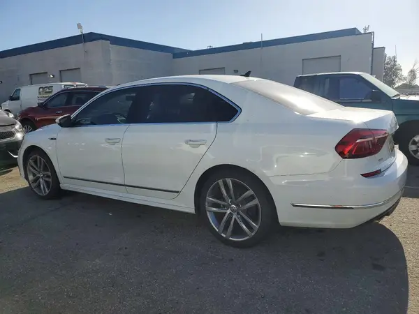 1VWDT7A30HC053556 2017 VOLKSWAGEN PASSAT - Image 2