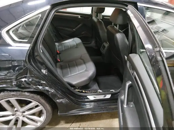 1VWDT7A30HC055100 2017 VOLKSWAGEN PASSAT - Image 8