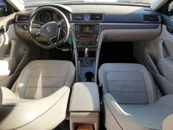 1VWDT7A30HC055940 2017 VOLKSWAGEN PASSAT - Image 8